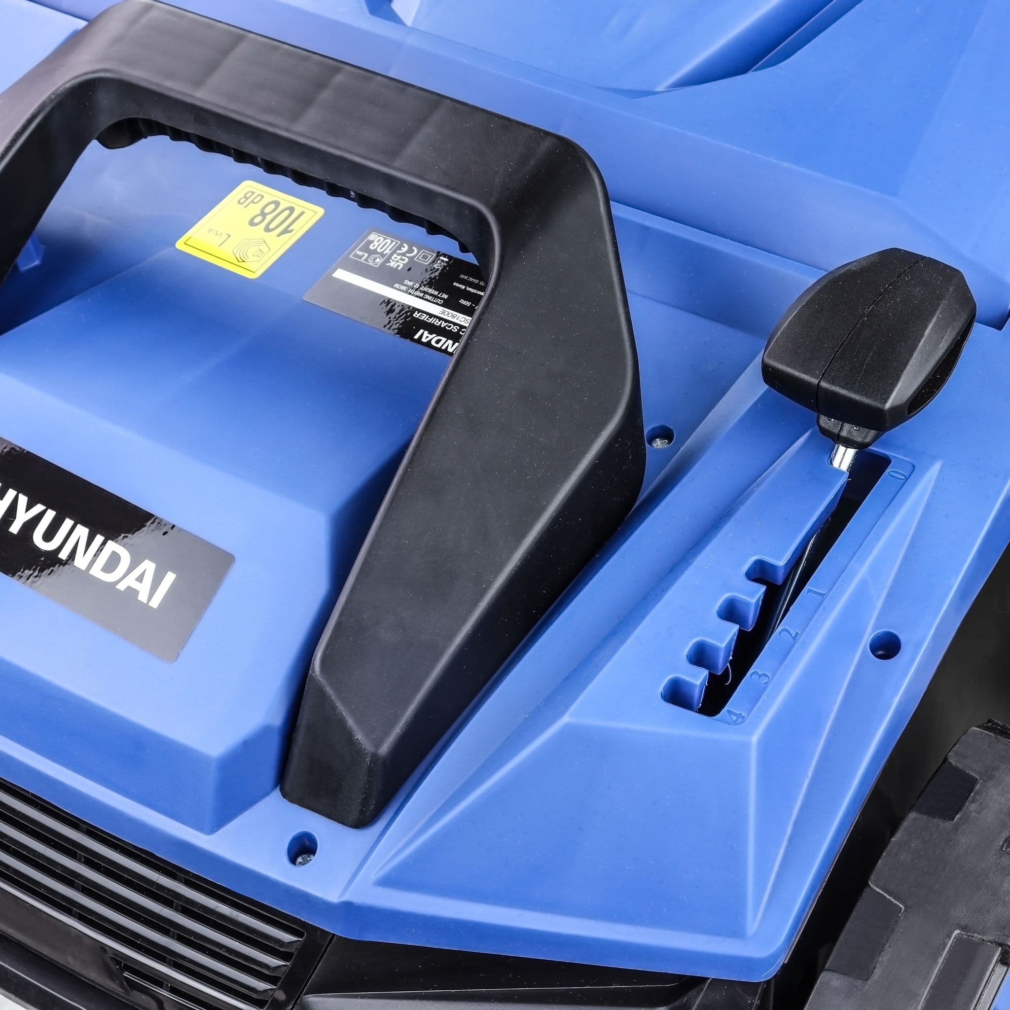 Hyundai 1800W Electric Lawn Scarifier / Aerator / Lawn Rake, 230V | HYSC1800E