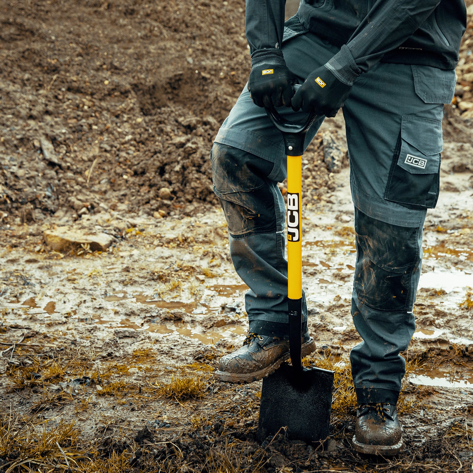 JCB 180 x 280mm Blade Professional Solid Forged Treaded Garden Spade | JCBDS01
