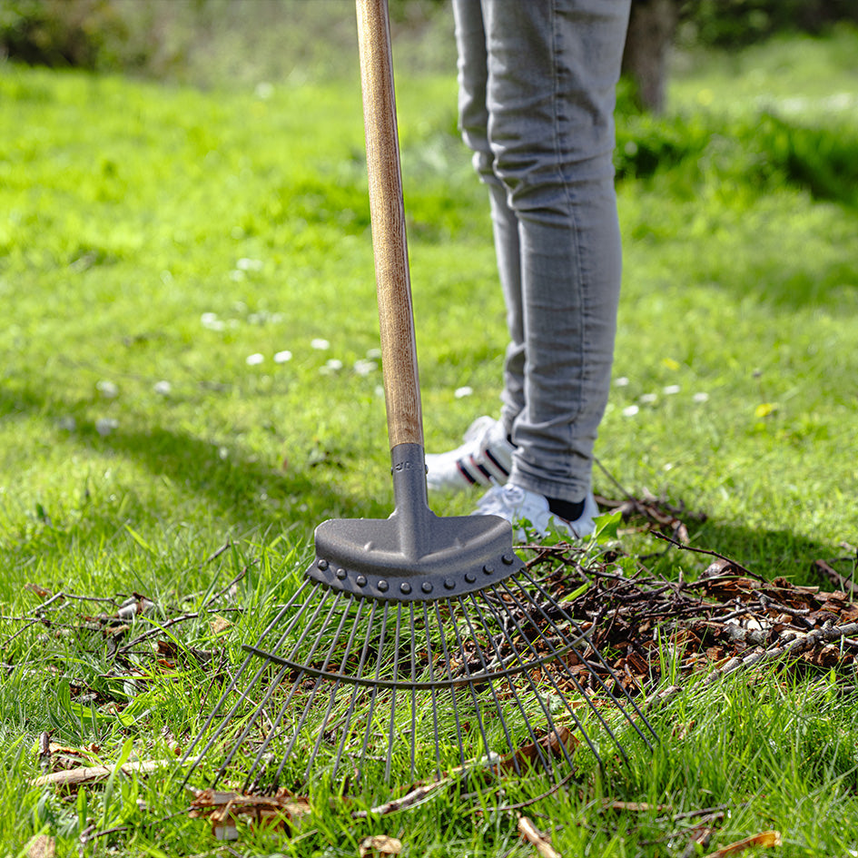 JCB 20 Teeth Heritage Lawn Rake 520mm Carbon Steel and Ash Handle | JCBHLR01