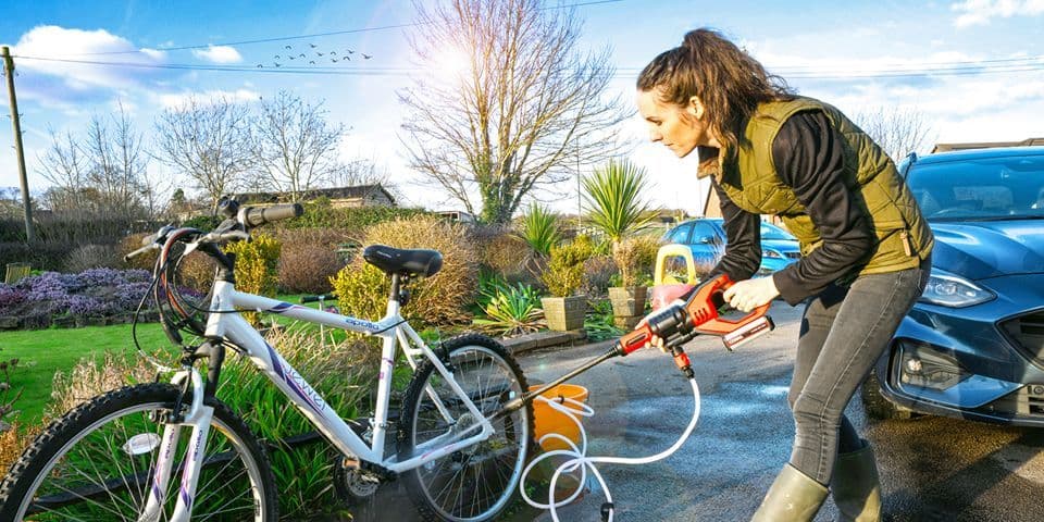 Cobra Hand Held 24V Cordless Battery Powered Pressure Washer PW18024V