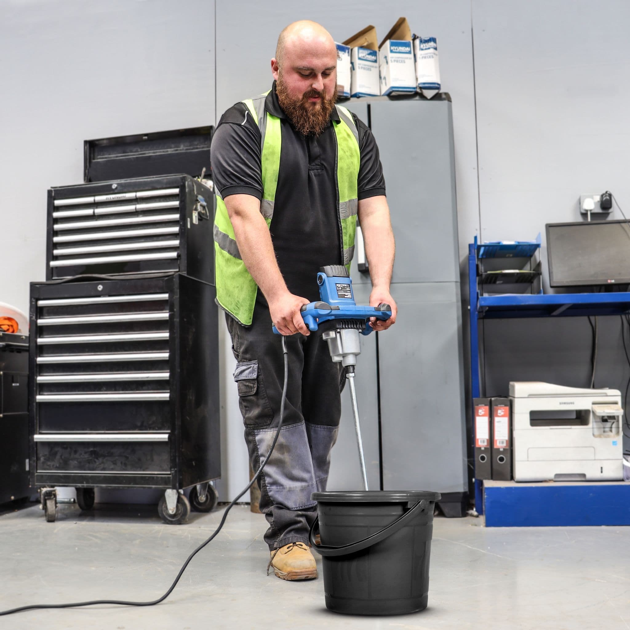 Hyundai 1600W Electric Paddle Mixer with 5 Piece Trowel Set 230v/240v HYPM1600E