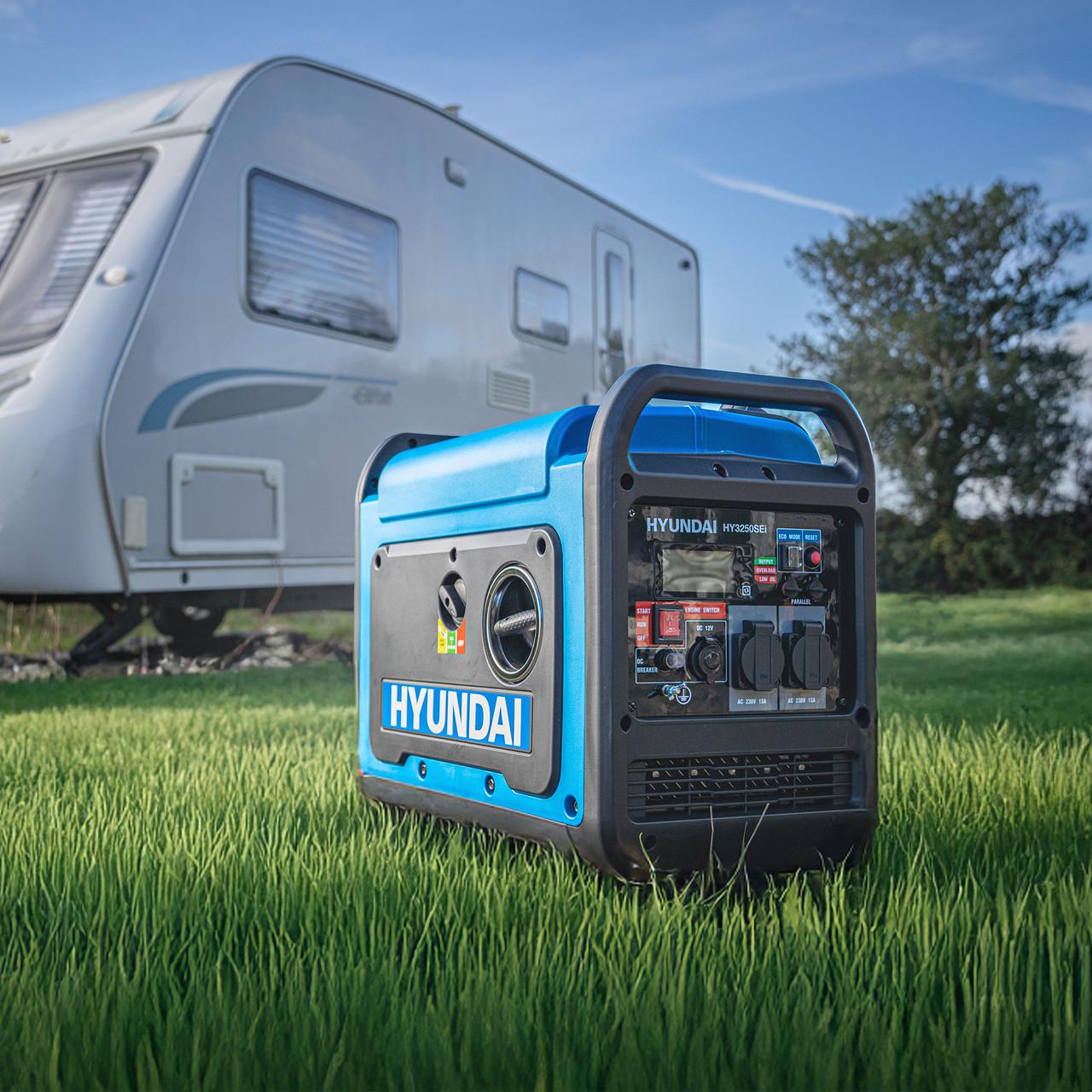 Hyundai 3200W / 3.2kW Petrol Inverter Generator, Pure Sine Wave Output, Lightweight, Quiet with Electric Start | HY3250SEi