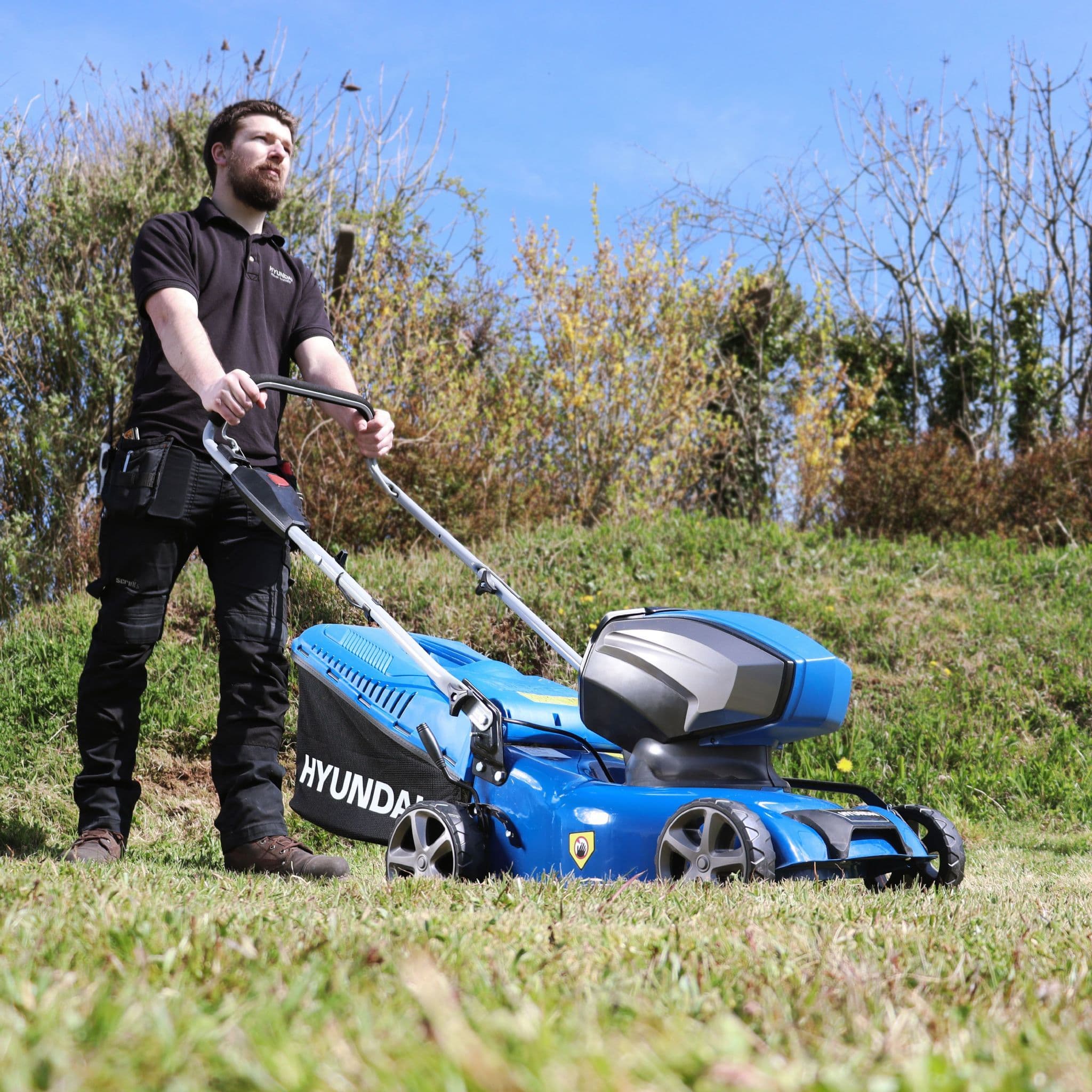 Hyundai 42cm Cordless 40v Lithium-Ion Battery Lawnmower with Battery & Charger | HYM40LI420P