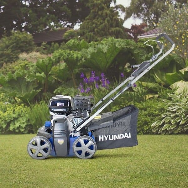 Hyundai HYSC210 210cc / 400mm Petrol Lawn Scarifier