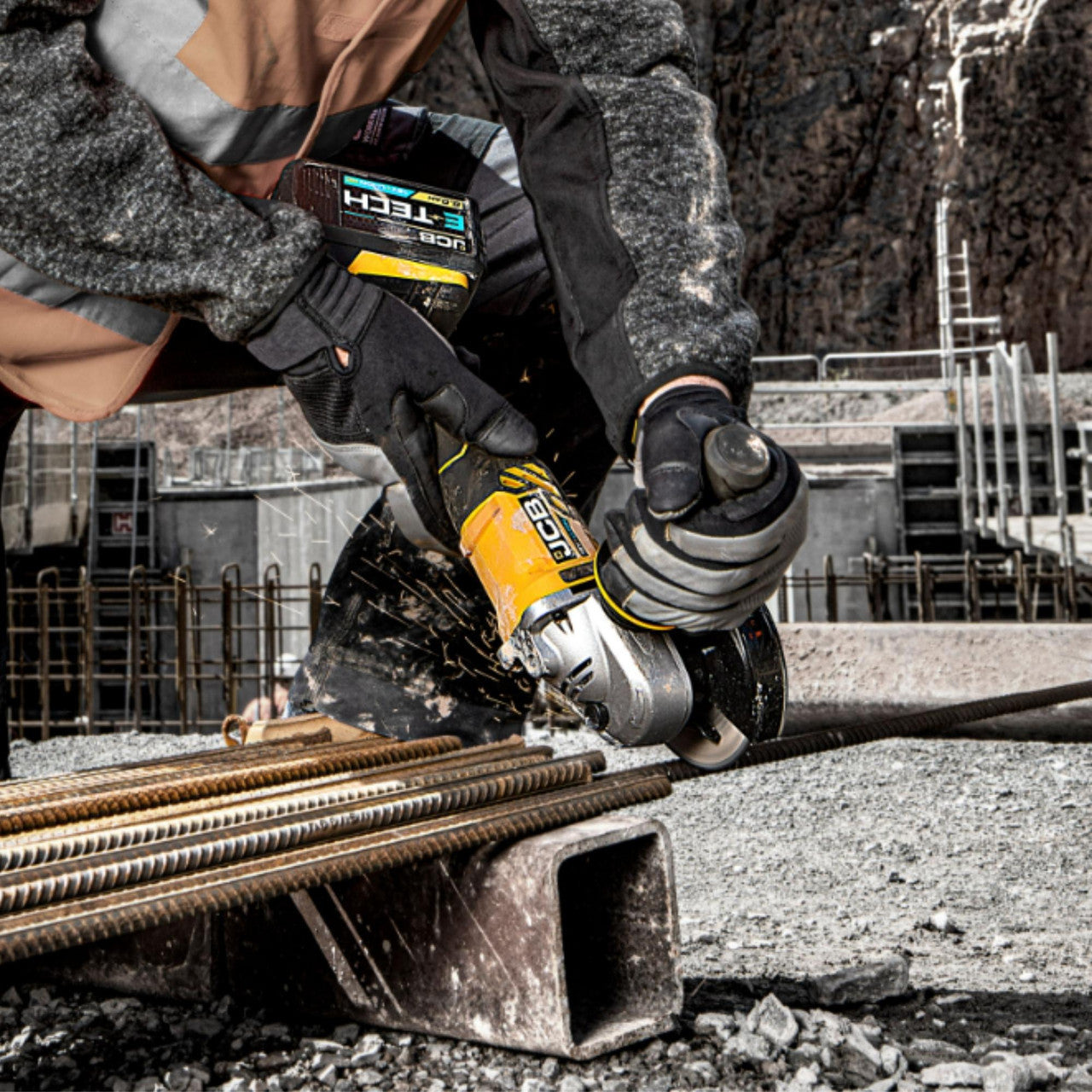 JCB 18V Cordless Angle Grinder & 5.0Ah Li-ion Battery Kit, 115mm 4 1/2 inch, M14 Thread