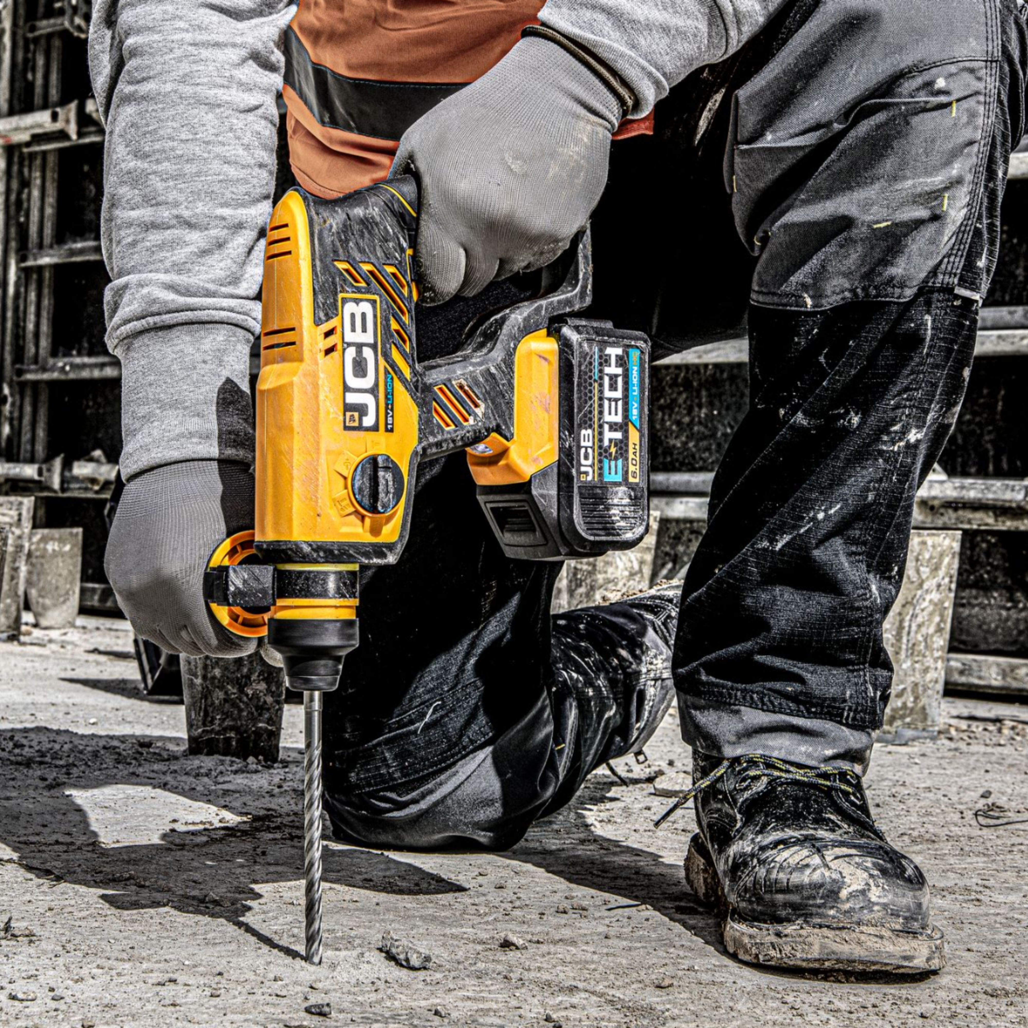 JCB 18V Brushless Rotary Hammer Drill Kit SDS 5Ah Lithium-Ion Battery and Charger in 20" Kit Bag | 21-18BLRH-5X-BG