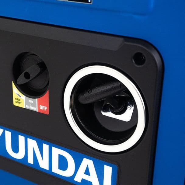 Hyundai 2200W / 2.2kW Petrol Inverter Generator, Electric Start, Pure Sine Wave Output, Lightweight,
