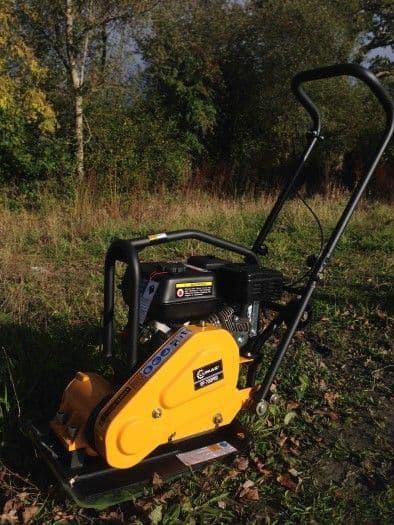 Lumag RP700PRO 10.7 KN 14' Petrol Compactor Wacker Plate